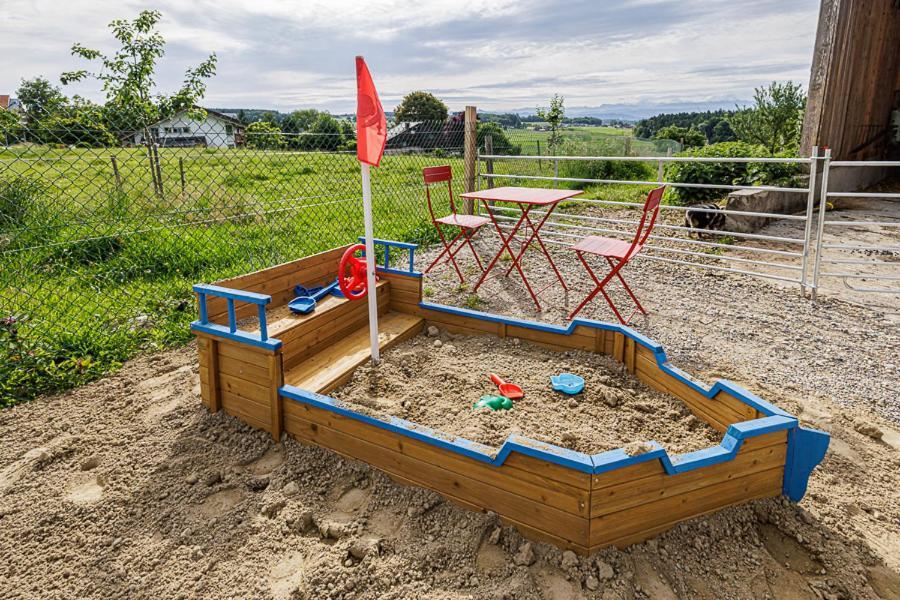 Uelis-Stoeckli-Gaestezimmer Auf Bauernhof Mit Billiard Und Alpakatrekking Meikirch Екстериор снимка