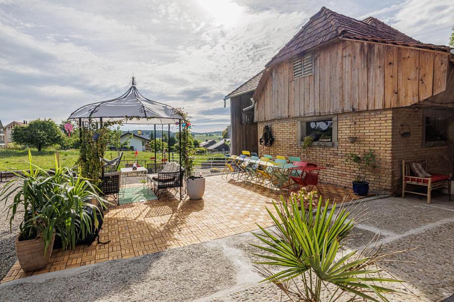 Uelis-Stoeckli-Gaestezimmer Auf Bauernhof Mit Billiard Und Alpakatrekking Meikirch Екстериор снимка